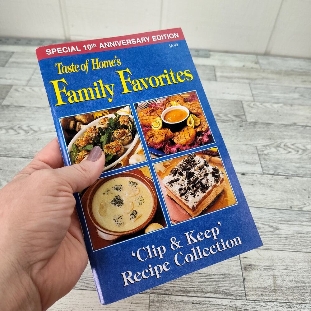 Taste of Home Family Favorites RECIPE CARD Style Cookbook Booklet 2002